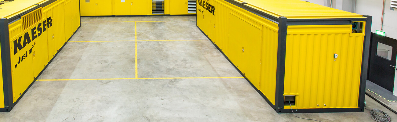 Kolme konttiin asennettua Kaeser-asemaa Linzissä.