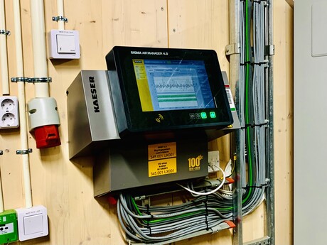 SIGMA AIR MANAGER 4.0 ohjaa paineilma-asemaa ja huolehtii tasaisesta kuormituksesta.