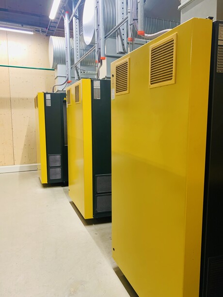 Kolme Kaeserin kompressoria huolehtii tarvittavasta paineilmasta.