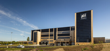 Joh. Johannson Kaffen uusi tuotantorakennus, jolla on passiivitalon standardi.