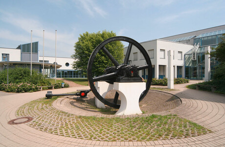 Teorian ja käytännön yhdistävä korkeakoulu