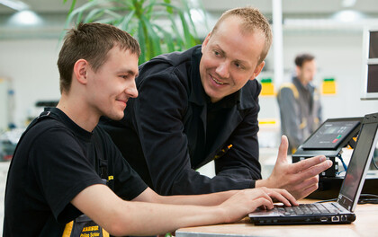 Koulutus elektroniikka-asentajaksi