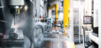 Tehokas tuotantolinja luotettavalla paineilman tuella – maksimaalista toimintavarmuutta KAESER KOMPRESSORIEN nykyaikaisten paineilmakompressorien ansiosta.