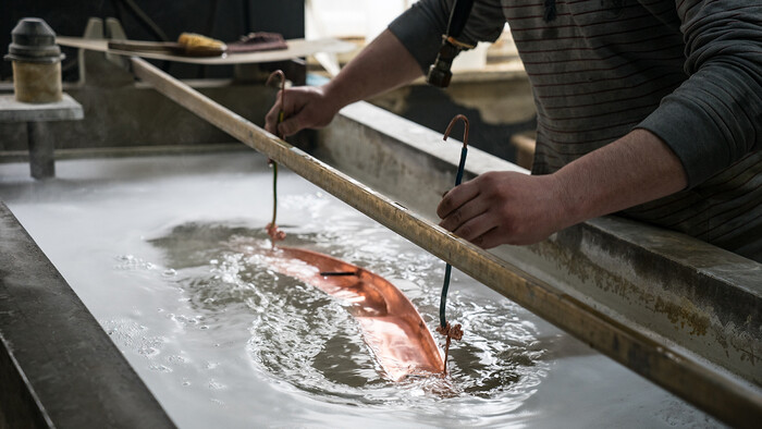 Galvanointi lämpimällä vedellä, joka tuotettiin paineilmakompressorilla.